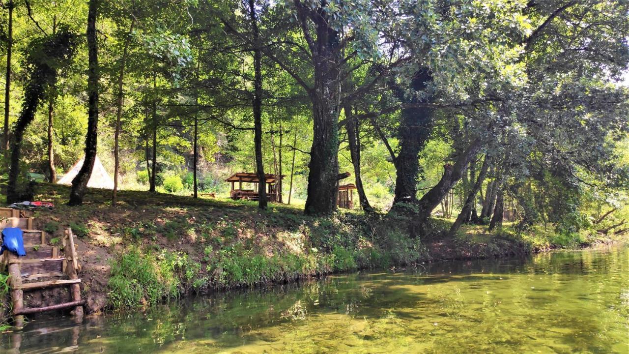 Robinson Camp Kupa - Juratovicki Brig Hotel Netretic Buitenkant foto