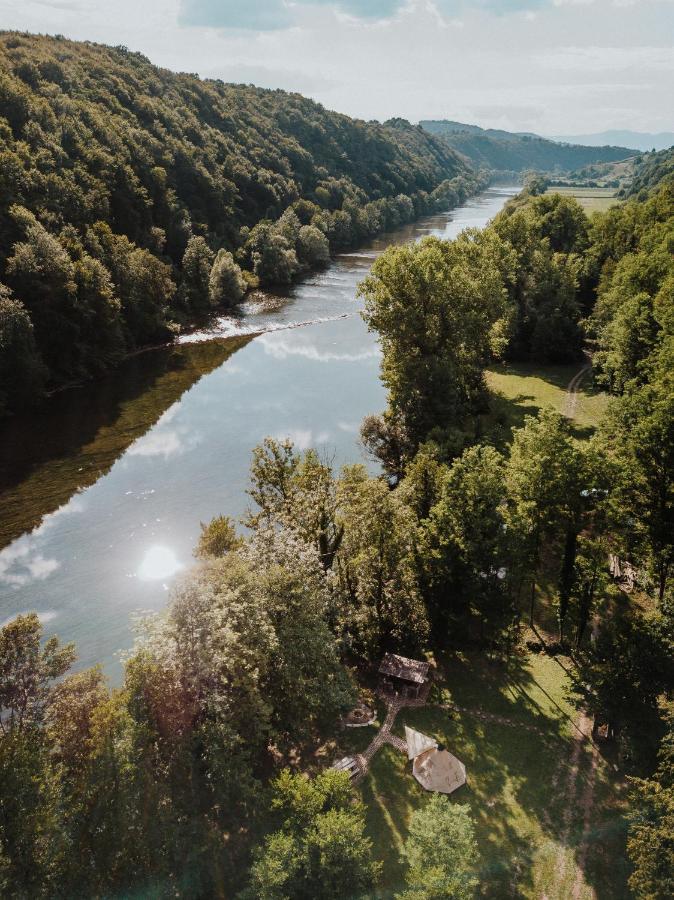 Robinson Camp Kupa - Juratovicki Brig Hotel Netretic Buitenkant foto