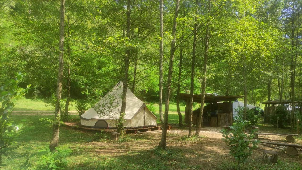 Robinson Camp Kupa - Juratovicki Brig Hotel Netretic Buitenkant foto